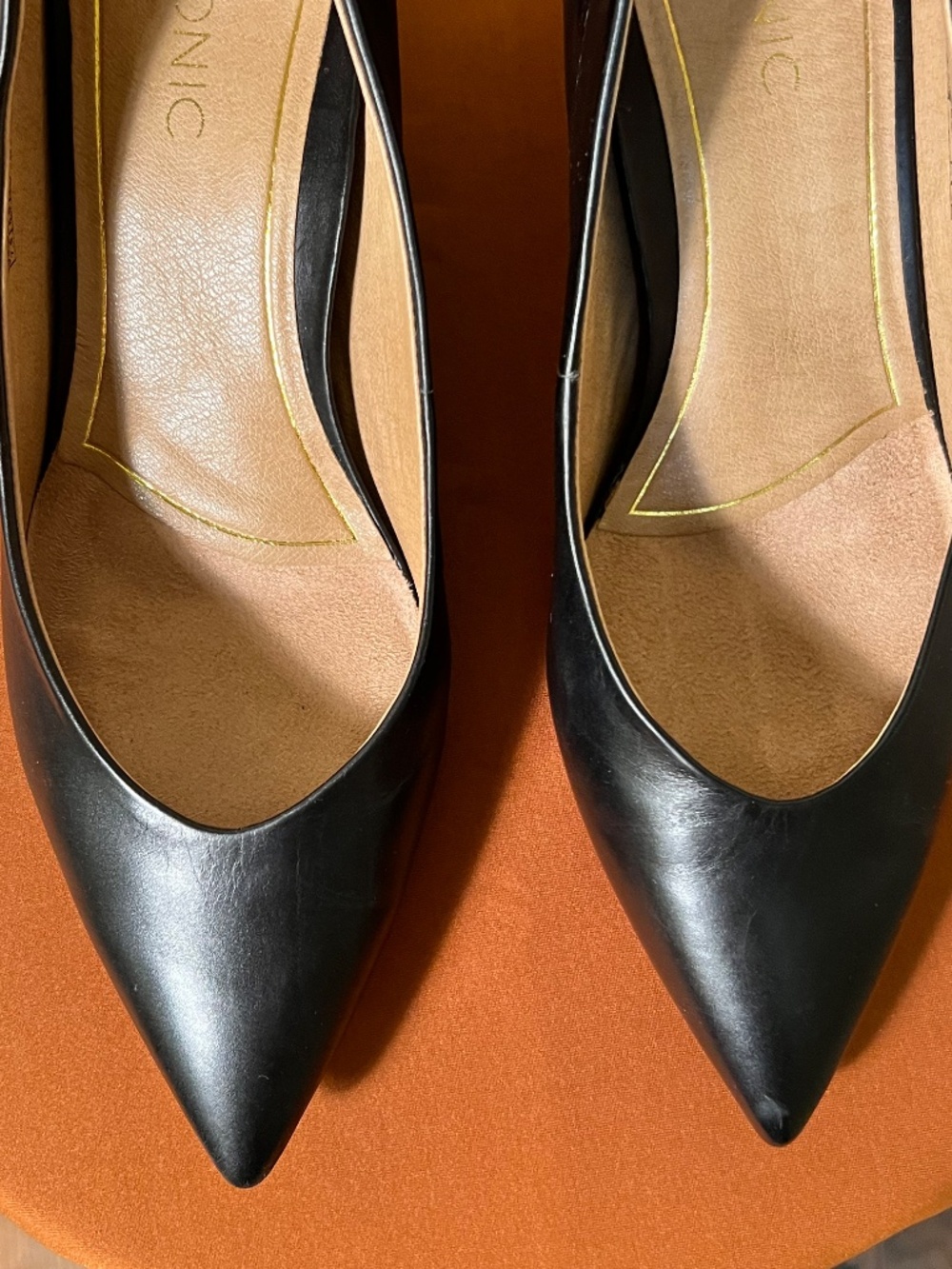 Vionic Kitten Heel Black Leather Pumps 7.5 - Picture 7 of 9